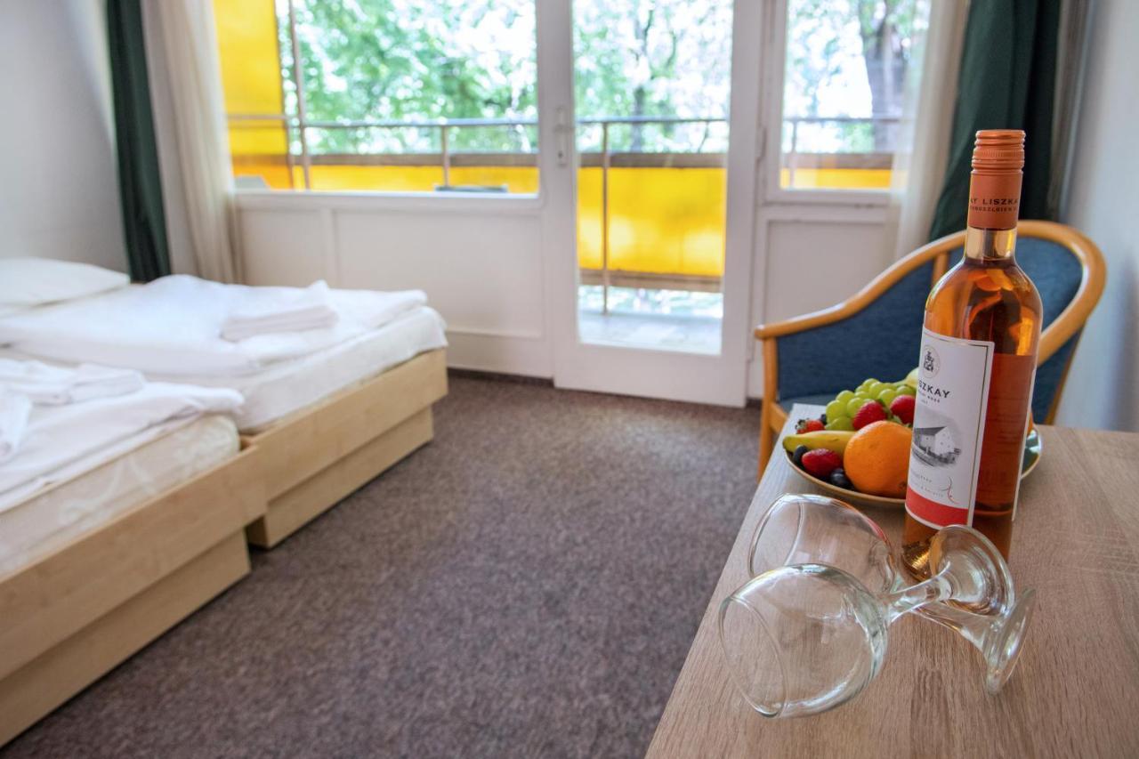 Ce Napfeny Hotel 시오포크 외부 사진