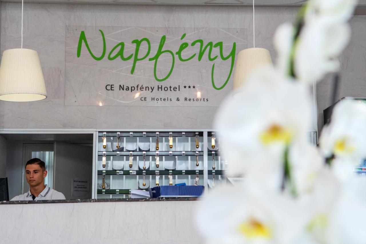 Ce Napfeny Hotel 시오포크 외부 사진